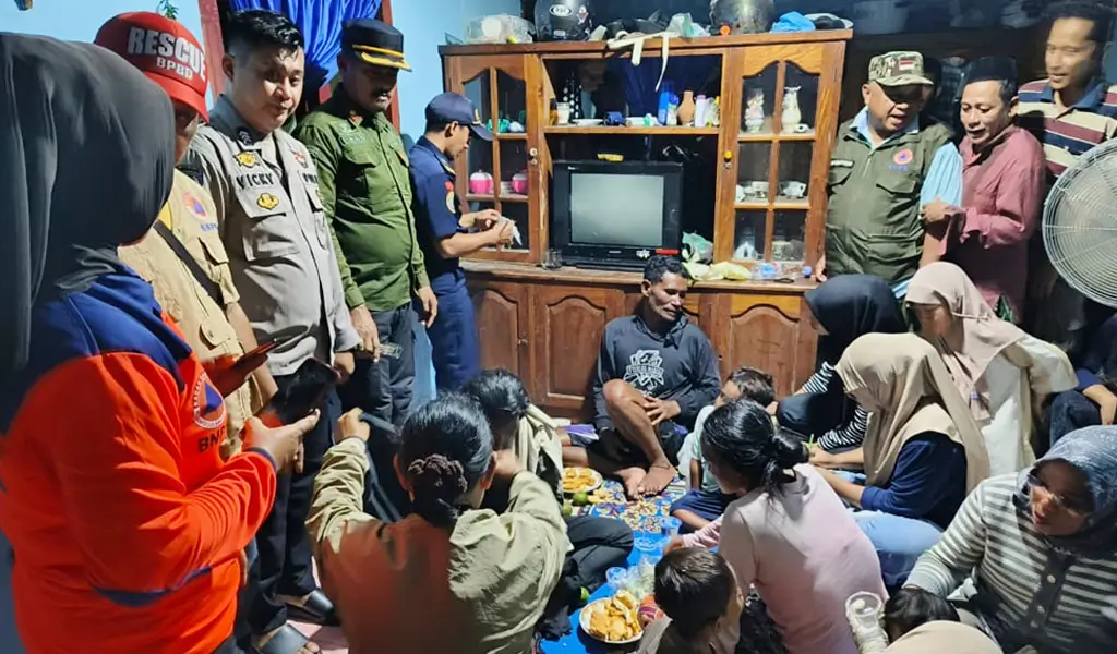 Sejumlah warga Filipina yang diselamatkan oleh nelayan di Buol, Kamis (22/1/2026). (©Huams Porles Buol)