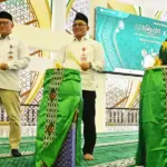 Kepala BI SUlteng Irfan Sukarna Ikiri) bersama Asisten II Pemprov Sulteng Rudi Dewanto dan Perwakilan MUI Sulteng menabuh bedug menandai pembukaan Serambi dan Gebyar Ramadhan di masjid Baitul Khairaat Palu, Rabu (18/2/2026). (©bmzIMAGES/Basri Marzuki)