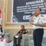 Kabid Pembimbingan Kemasyarakatan Kanwil Ditjenpas Sulteng, M. Nur Amin menyampaikan materi tentang KUHAP Nasional pada sosialisasi implementasi KUHP dan KUHAP Nasional di Lapas Luwuk, Kamis (12/2/2026). (©Humas Ditjenpas Sulteng)
