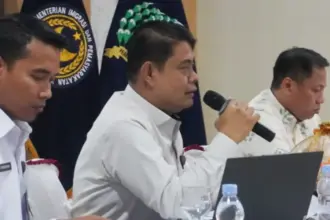Kakanwil Ditjenpas Sulteng, Bagus Kurniawan (tengah) pada diseminasi strategi peningkatan akses bantuan hukum bagi tahanan dan warga binaan pemasyarakatan kategori miskin dan kelompok rentan di Aula Lapas Kelas IIA Palun, Kamis (5/2/2026), (©Humas Ditjenpas Sulteng)