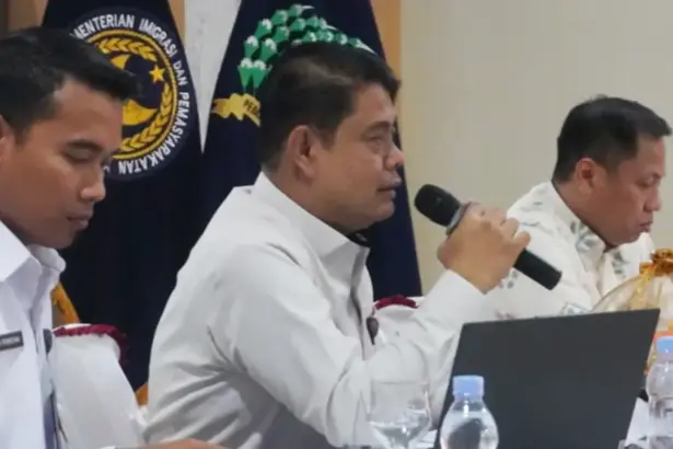 Kakanwil Ditjenpas Sulteng, Bagus Kurniawan (tengah) pada diseminasi strategi peningkatan akses bantuan hukum bagi tahanan dan warga binaan pemasyarakatan kategori miskin dan kelompok rentan di Aula Lapas Kelas IIA Palun, Kamis (5/2/2026), (©Humas Ditjenpas Sulteng)