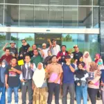 Perwakilan warga dari Aliansi Masyarakat Loli Oge bersama pengacara LBH Rakyat usai mengadukan perusahaan pertambangan batu di Kejati Sulteng, Sealsa (3/2/2026). (©LBH-Rakyat)