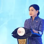 Pjs Ketua Dewan Komisioner OJK Friderica Widyasari Dewi menyampaikan sambutan pada Pertemuan Tahunan IJK 2026 di Jakarta, Kamis (5/2/2026). (©OJK)