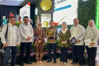 Wali Kota, Wawali, Sekot da sejumalh pimpinan OPD usai meenrima penghargaan Menuju Kota Bersih di Jakarta, Rabu (25/2/2026). (©Prokopim Setda Kota Palu/Qadri)