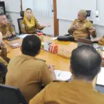 Wali Kota dan Wawali memimpin rapat dengans ejumlah kepala OPD untu penguatan reforamsi birokrasi, Senin (23/2/2026). (©Prokopim Setda Kota Palu/Imron)