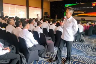 Narasumber menyampaikan materinya pda sosialisasi KUHAP dan KUHP Baru di Palu, Rabu (11/2/2026). (©Humas Polda Sulteng)