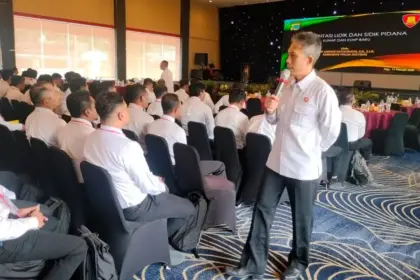 Narasumber menyampaikan materinya pda sosialisasi KUHAP dan KUHP Baru di Palu, Rabu (11/2/2026). (©Humas Polda Sulteng)