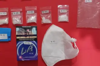 Barang bukti diduga sabu yang diamankan aparat Polisi, Jumat (27/2/2026). (©Humas Polresta Palu)