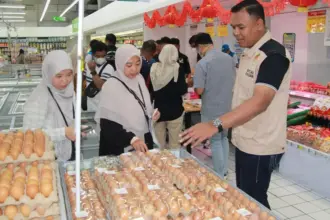 Satgas Saber Pangan Bareskrim Polri di salah satu swalayan di Palu, Sabtu (14/2/2026). (©Humas Polresta Palu)