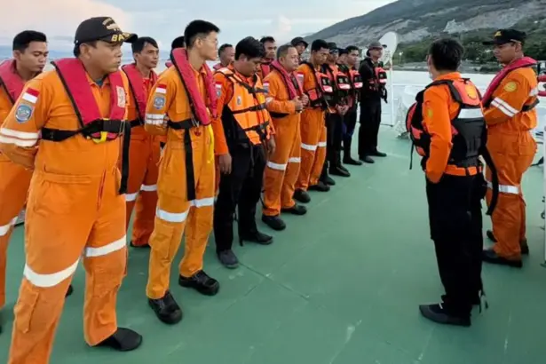 Persiapan operasi SAR pencarian dua korban tenggelamnya KLM Nur Ainun Balwis di Selat Makkasar, Senin (16/2/2026). (©Basarnas Palu)