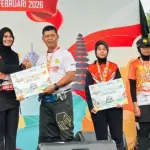 Srikandi Basarnas Palu Hamida Dwi Ningtias pada penyerahan pengahrgaan. (©Basarnas Palu)