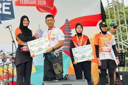 Srikandi Basarnas Palu Hamida Dwi Ningtias pada penyerahan pengahrgaan. (©Basarnas Palu)