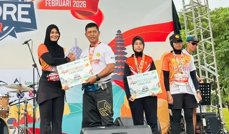 Srikandi Basarnas Palu Hamida Dwi Ningtias pada penyerahan pengahrgaan. (©Basarnas Palu)