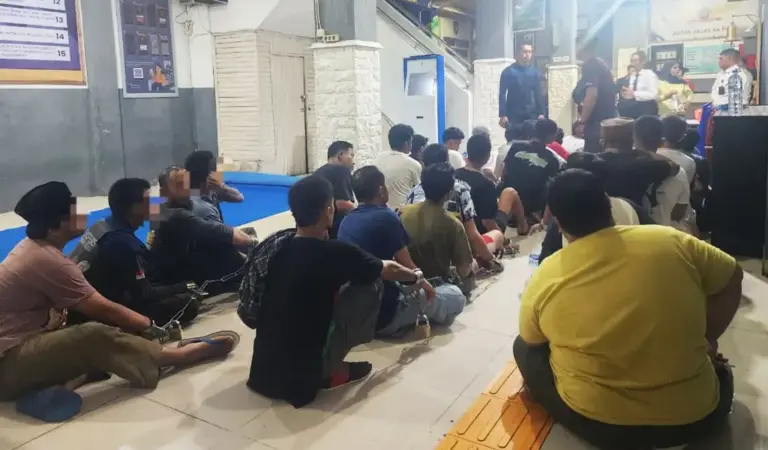 Sejumlah narapidana yang akan dipindahkan di Rutan Kelas II A Palu, Senin (2/2/2026). (©Humas DItjenpas Sulteng)