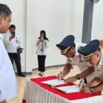 Kakanwil Ditjenpas Sulteng, Bagus Kurniawan memimpin sertijab Lapas Ampana dari Luther T Patandung ke M Nur Amin di Ampana, Kamis (26/2/2026). (©Humas Ditjenpas Sulteng)