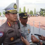 Direktur Lalu Lintas Polda Sulawesi Tengah, Agung Tri Widiantoro memberikan keterangan kepada wartawan terkait berakhirnya ops Keselamatan Tinombala 2026. (©Humas Polda Sulteng)