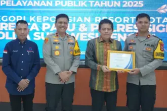 Pnyerahan penghargaan Pelayanan Publik dari Ombudsman RI ke Polresta Palu, Selasa (3/2/2026). (©HUmas Polresta Palu)