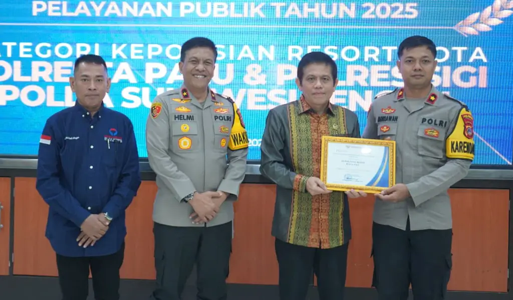 Pnyerahan penghargaan Pelayanan Publik dari Ombudsman RI ke Polresta Palu, Selasa (3/2/2026). (©HUmas Polresta Palu)