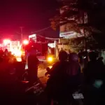 Kebakaran di Birobuli Utara yang menghanguskan dua unit rumah, Senn (9/2/2026) malam. (©HUmas Polresta Palu)