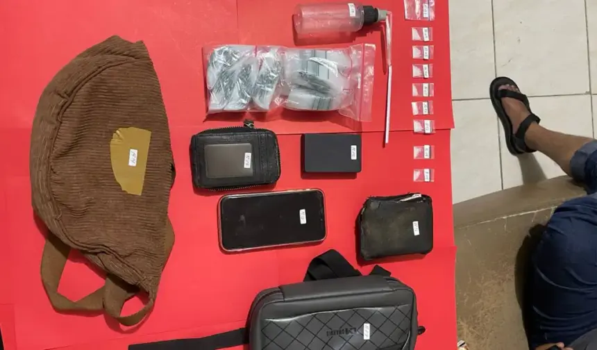 Sejumlah barang bukti yang berhasil diamankan Polresta Palu pada penangkaan tersangka pemasok sabu truk tambang di Poboya. (©Humas Polresta Palu)