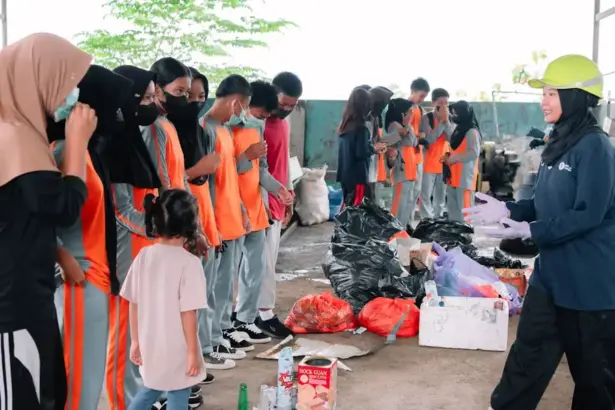 Edukasi pengelolaan sampah oleh PT Vale Indonesia kepada siswa di Morowali, Rabu (11/2/2026). (©PT Vale Indonesia)
