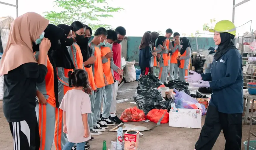Edukasi pengelolaan sampah oleh PT Vale Indonesia kepada siswa di Morowali, Rabu (11/2/2026). (©PT Vale Indonesia)