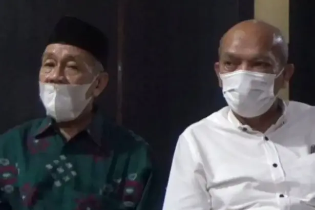 Ustad Adnan Arsal, Tokoh agama muslim Kabupaten Poso (Kiri) dan Pendeta Rinaldy Damanik, Tokoh agama kristen Kabupaten Poso. Foto : ANTARA/Rangga Musabar