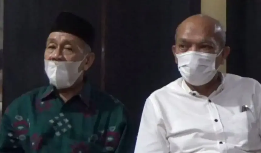 Ustad Adnan Arsal, Tokoh agama muslim Kabupaten Poso (Kiri) dan Pendeta Rinaldy Damanik, Tokoh agama kristen Kabupaten Poso. Foto : ANTARA/Rangga Musabar