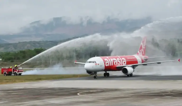 Inagurasi kedatangan pesawat AirAsia di Bandara Mutiara Sis Aljufri Palu, Sabtu (7/3/2026). (©Prokopim Setda Kota Palu/Imron)