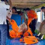 Tim Angkutan Lebaran memeriksa alat keselamatan kapan di Pelabuhan Rakyat Banggai Laut, Kamis (12/3/2026). (©Basarnas Palu)