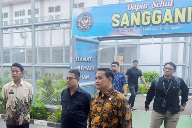 Kakanwil Ditjenpas Sulteng, Bagus Kurniawan meninjau Daour Sehat RUtan Kelas IIB DOnggala, Sabtu (14/3/2026). (©Humas Ditjenpas Sulteng)