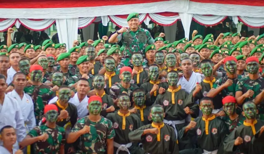 Pangdam XXIII/Palaka Wira, Mayjen TNI J. Binsar P. Sianipar di Makodim 1427/Pasangkayu, Senin (9/3/2026). (©Pendam23/PW)