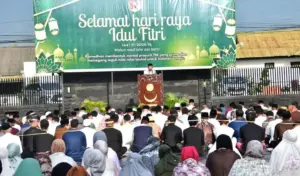Prajurit dan Warga Shalat Id Bersama di Makodam XXIII/Palaka Wira