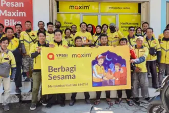 Sejumlah driver mitra Maxim pada program berbagi Ramadhan. (©Maxim)