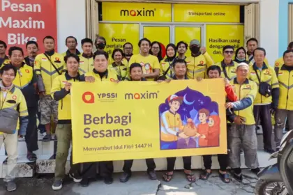 Sejumlah driver mitra Maxim pada program berbagi Ramadhan. (©Maxim)