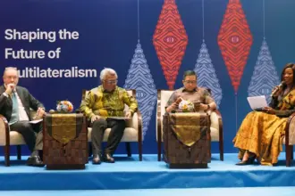 Diskusi panel dalam dialog “UN at 80: Shaping the Future of Multilateralism” di Jakarta. Dari kiri ke kanan: David McLachlan-Karr, Regional Director UN Development Coordination Office; Masni Eriza, Direktur Pusat Strategi Kebijakan Multilateral Kementerian Luar Negeri RI; Philips Jusario Vermonte, Dekan Fakultas Ilmu Sosial Universitas Islam Internasional Indonesia; dimoderatori oleh Thandie Mwape, Senior Advisor Liaison Office to ASEAN dari Kantor PBB untuk Koordinasi Urusan Kemanusiaan (UNOCHA). (©Dedy Maryanto/UNIC Indonesia)