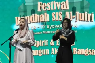 Wawali Imelda memberi sambutan pad apembukaan Festival Raudhah di Kawasan Religi, Palu, Jumat (28/3/2026). (©Prokopim Setda Kota Palu/Imorn)