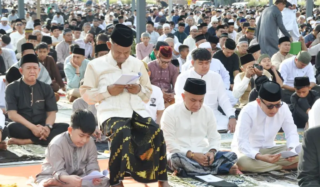 Mantan Gubernur Rusdy Mastura Lebih Memilih Shalat Id di Vatulemo