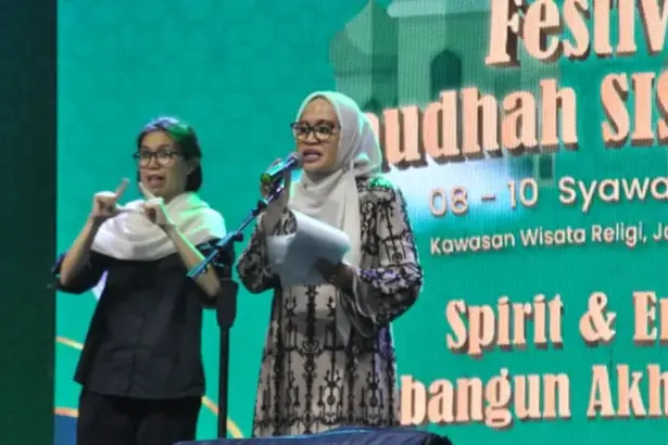 Sekda Kota Palu Irmayanti menutup Festival Raudhah yang berlangsung sejak 28/3, Senin (30/3/2026). (©Prokopim Setda Kota Palu/Imron)