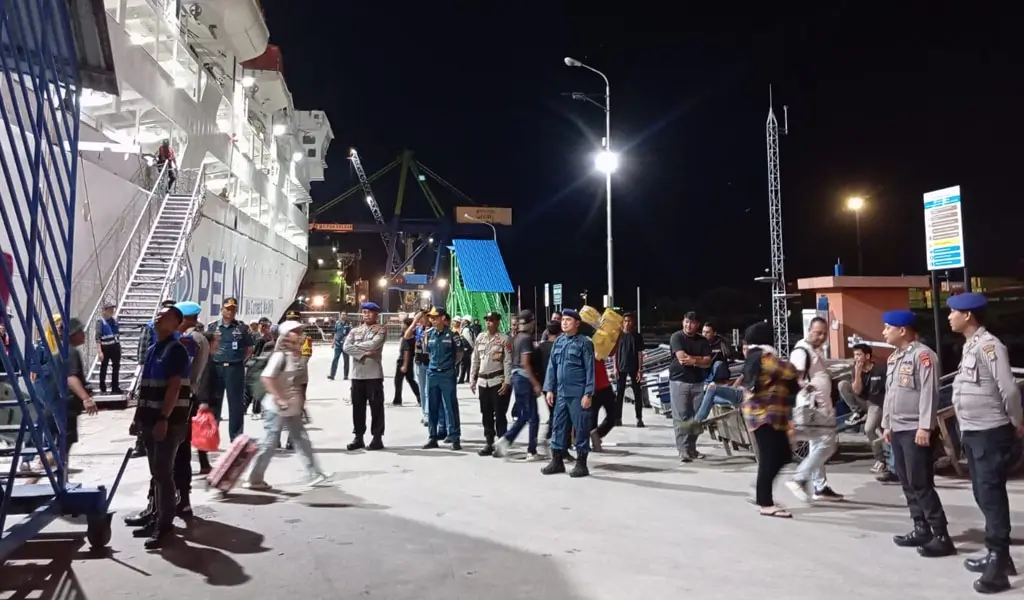 Arus Balik Lebaran, KM Dorolonda Turunkan 512 Penumpang di Pantoloan