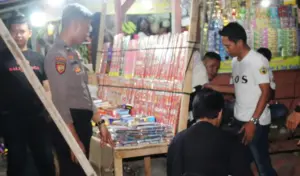 Persuasif, Polda Sulteng Razia Pedagang Petasan di Palu