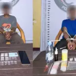 AD dan AH beserta barang bukti sabu di Mapolres Banggai, Minggu (1/3/2026). (©Humas Polres Banggai)