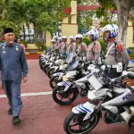 Kapolresta Palu Kombes Pol Hari Rosena (kiri) bersama Asisten Pembangunan Pemkot Palu Usman mengecek kendaraan operasional Satlantas pada apel gelar pasukan Operasi Ketupat Tinombala 2026 di mapolresta Palu, Kamis (12/3/2026). (©bmzIMAGES/Basri Marzuki)