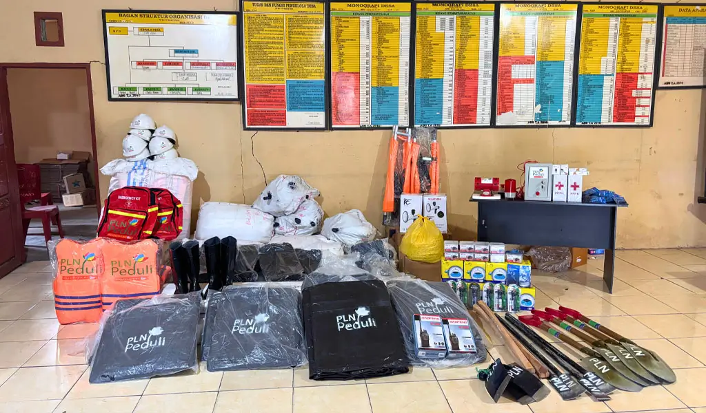 Sejumlah sarana kebencanaan yang diserahkan kepada Pemdes dan KSB Rogo, Rabu (11/2/2026). (©RUmah Dua Jari)
