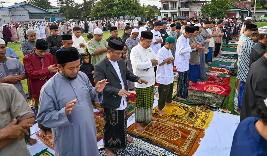 Warga dan simpatisan Muhammadiyah mengikuti usai shalat Idul Fitri di lapangan Nunu, Palu, Jumat (20/3/2026). (©bmzIMAGES/Basri Marzuki)