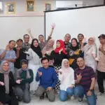 Sejumlah jurnalsi di Kota Palu foto bersama dengan Tim Komunikasi PT Vale Indonesia usai buka puasa bersama di palu, Kamis (12/3/2026). (©PT Vale Indonesia)