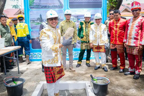 Bupati Kolaka Amri pada peresmian revitalisasi pasar di Mekongga di Kolaka, Sabtu (28/2/2026). (©Vale Indonesia)