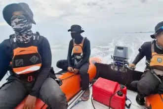 Operasi pencarian nelayan hilang di perairan Desa Lanona yang dihentikan karena tak membuahkan hasil. (©Basarnas Palu)