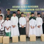 Danrem 132 Tadulako Brigjen TNI Deny GUnawan bersama sejumlah anak panti asuhan ada buka puasa bersama di Palu, Jumat (6/3/2026). (©Penrem 132/Tdl)