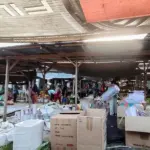 Pedagang menyiapkan dagangannya di Pasar Tradisional Dolo, Sigi, Selasa (24/3/2026). (©bmzIMAGES/Basri Marzuki)